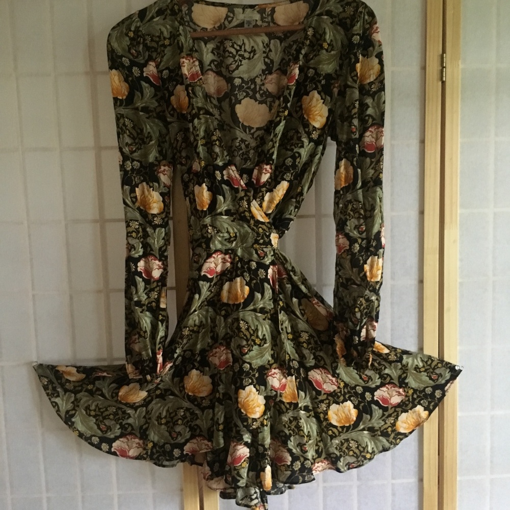 Long Sleeve Mini Dress (Ecoté / Urban Outfitters) - Picture 2 of 4